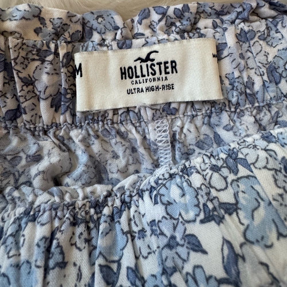 Hollister Size M Floral Ruffle Hem Shorts - Picture 4 of 8